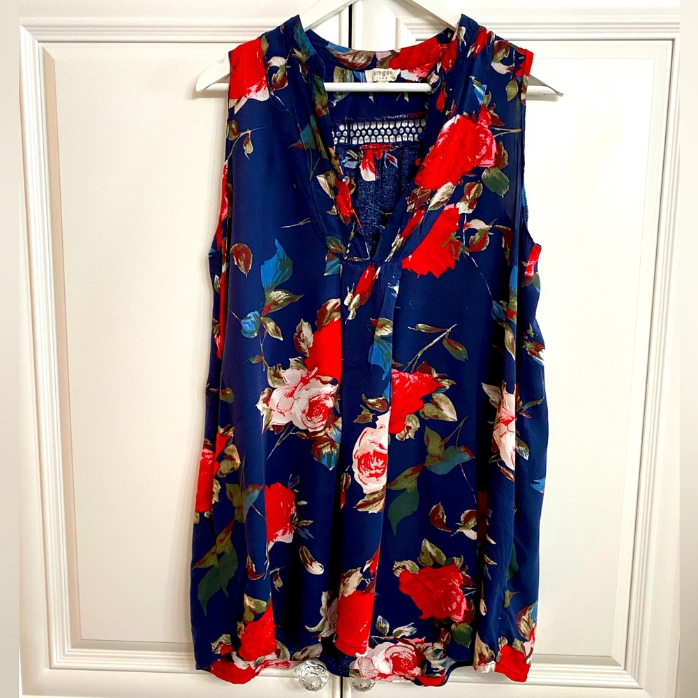 Umgee Women’s Sz Medium Sleeveless V-Neck Blouse in Navy with Large Red Roses